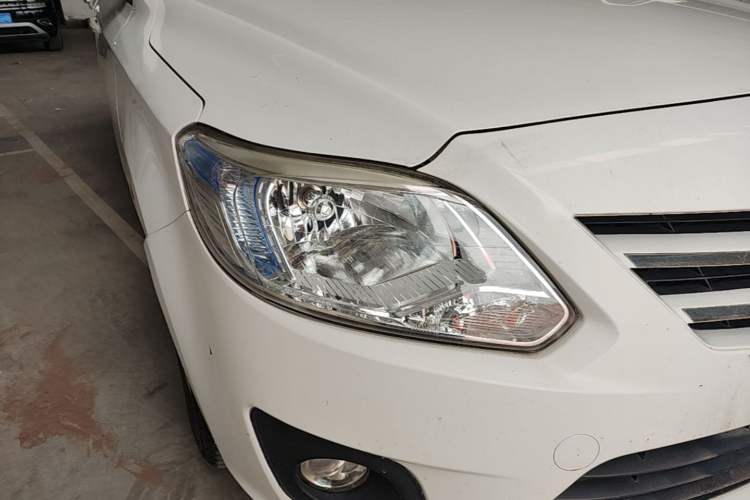 Used CHANGAN Alsvin V3 2012 1.3L Manual Comfort Version China IV Standard Right Front Headlight