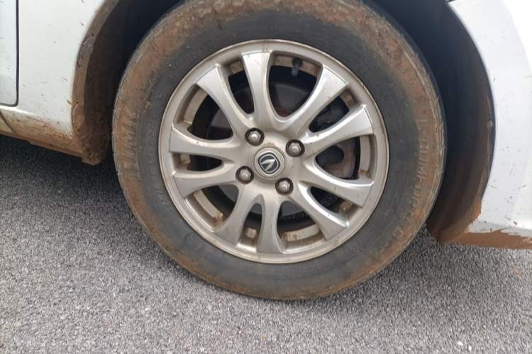 Used CHANGAN Alsvin V3 2012 1.3L Manual Comfort Version China IV Standard Right Front Wheel Hub