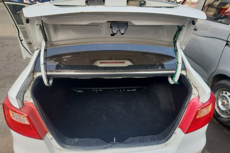 Used CHANGAN Alsvin V3 2012 1.3L Manual Comfort Version China IV Standard Trunk