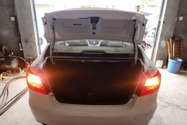 Used CHANGAN Alsvin V3 2012 1.3L Manual Comfort Version China IV Standard Trunk