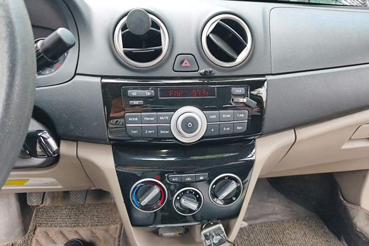 Used CHANGAN Alsvin V3 2015 1.4L Manual Warm-Hearted Model China V Standard Audio And AC Panel