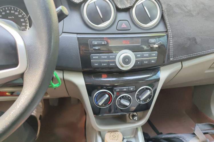 Used CHANGAN Alsvin V3 2015 1.4L Manual Warm-Hearted Model China V Standard Audio And AC Panel