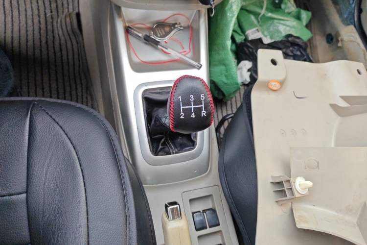 Used CHANGAN Alsvin V3 2015 1.4L Manual Warm-Hearted Model China V Standard Gear Lever