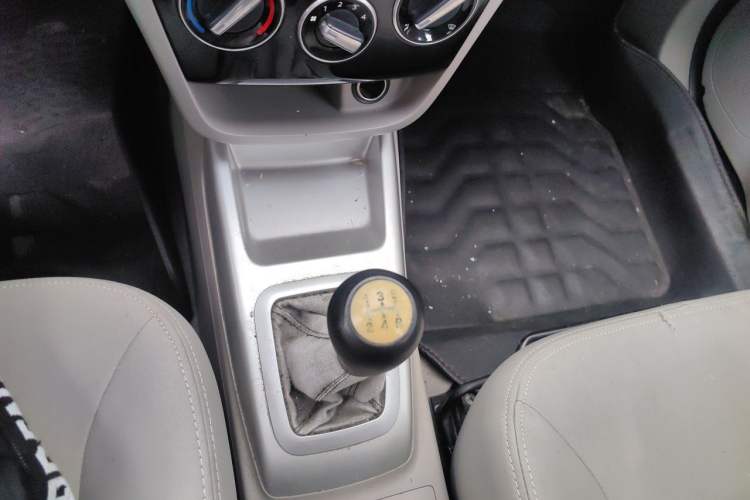 Used CHANGAN Alsvin V3 2015 1.4L Manual Warm-Hearted Model China V Standard Gear Lever