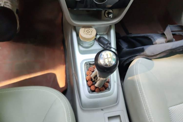 Used CHANGAN Alsvin V3 2015 1.4L Manual Warm-Hearted Model China V Standard Gear Lever