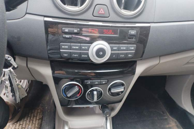 Used CHANGAN Alsvin V3 2015 1.4L Manual Meiruan Model China V Standard Audio And AC Panel