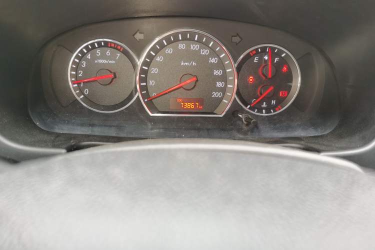 Used CHANGAN Alsvin V3 2015 1.4L Manual Warm-Hearted Model China IV Standard Odometer Close Up