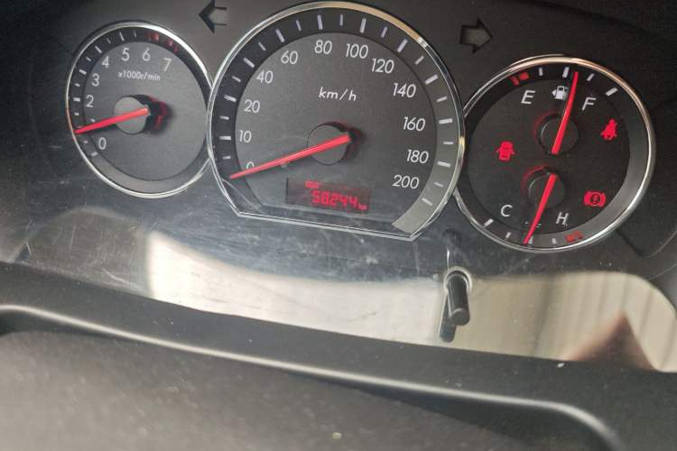 Used CHANGAN Alsvin V3 2015 1.4L Manual Warm-Hearted Model China V Standard Odometer Close Up
