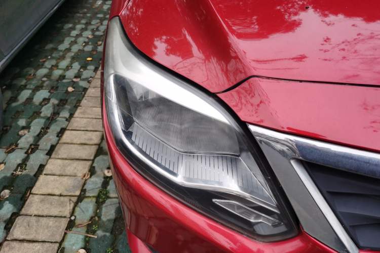 Used CHANGAN Alsvin V3 2015 1.4L Manual Warm-Hearted Model China IV Standard Right Front Headlight