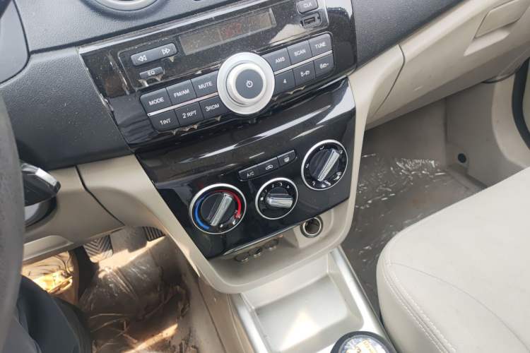 Used CHANGAN Alsvin V3 2015 1.4L Manual Meiruan Model China V Standard Audio And AC Panel