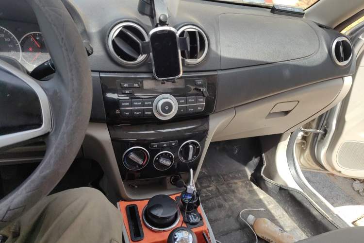 Used CHANGAN Alsvin V3 2015 1.4L Manual Meiruan Model China V Standard Audio And AC Panel
