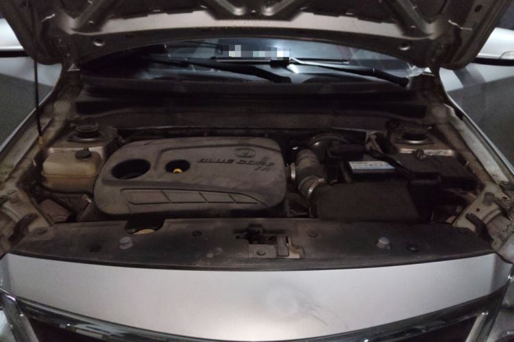 Used CHANGAN Alsvin V3 2015 1.4L Manual Warm-Hearted Model China IV Standard Engine Bay