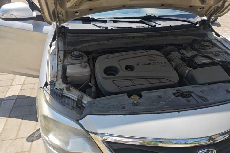 Used CHANGAN Alsvin V3 2015 1.4L Manual Warm-Hearted Model China V Standard Engine Bay Right