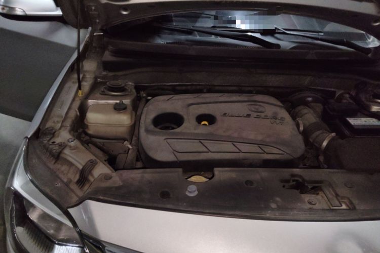Used CHANGAN Alsvin V3 2015 1.4L Manual Warm-Hearted Model China IV Standard Engine Bay Right