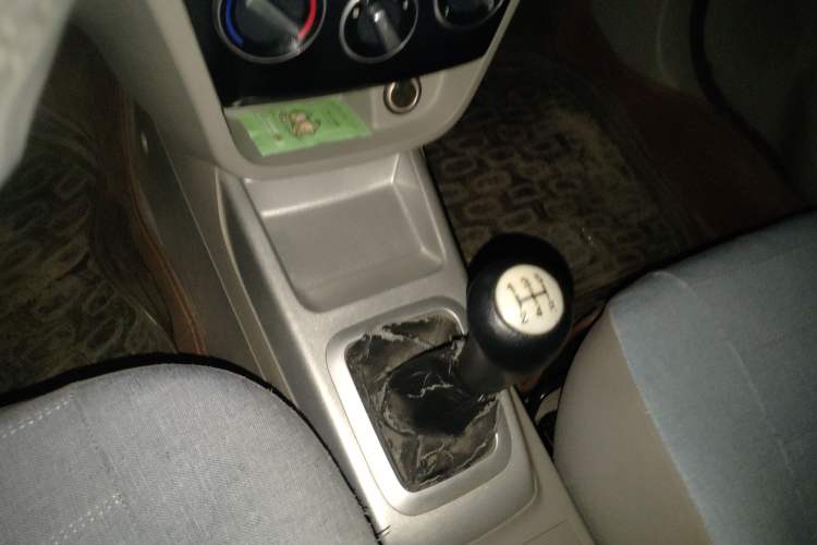 Used CHANGAN Alsvin V3 2015 1.4L Manual Warm-Hearted Model China V Standard Gear Lever