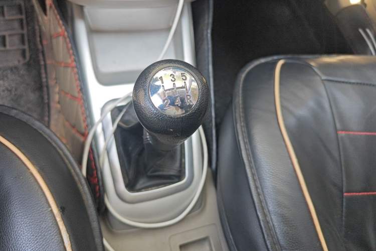 Used CHANGAN Alsvin V3 2015 1.4L Manual Warm-Hearted Model China V Standard Gear Lever