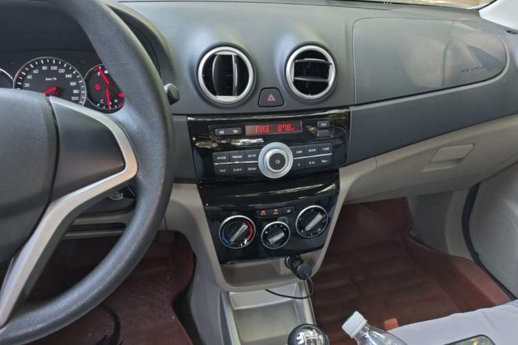 Used CHANGAN Alsvin V3 2015 1.4L Manual Warm-Hearted Model China V Standard Audio And AC Panel