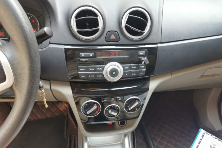 Used CHANGAN Alsvin V3 2015 1.4L Manual Warm-Hearted Model China V Standard Audio And AC Panel
