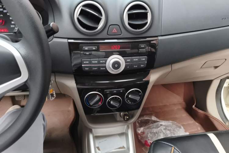 Used CHANGAN Alsvin V3 2015 1.4L Manual Warm-Hearted Model China V Standard Audio And AC Panel