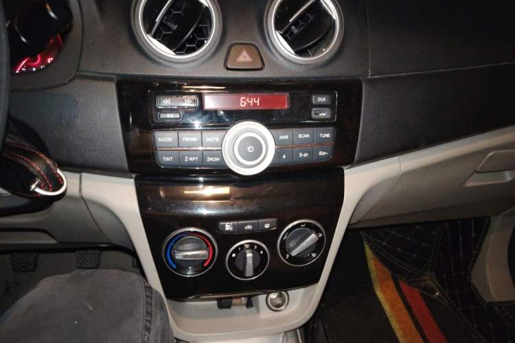 Used CHANGAN Alsvin V3 2015 1.4L Manual Meiman Model China IV Standard Audio And AC Panel