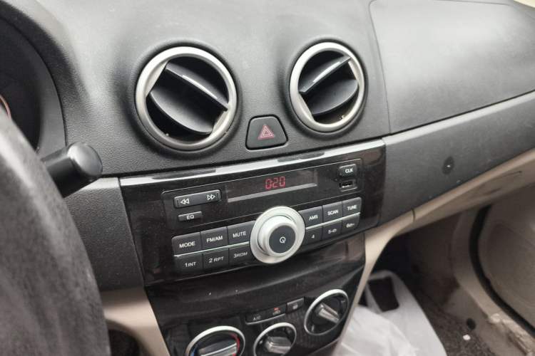 Used CHANGAN Alsvin V3 2015 1.4L Manual Meiruan Model China V Standard Audio And AC Panel