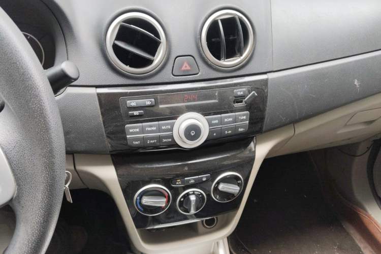 Used CHANGAN Alsvin V3 2015 1.4L Manual Meiruan Model China V Standard Audio And AC Panel