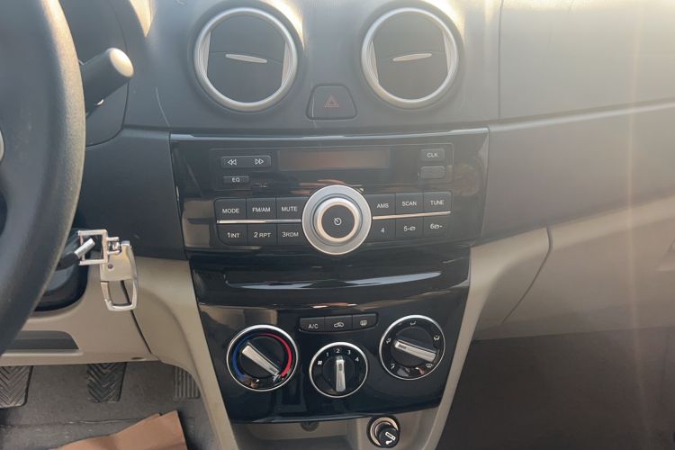 Used CHANGAN Alsvin V3 2015 1.4L Manual Warm-Hearted Model China V Standard Audio And AC Panel
