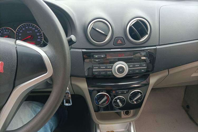 Used CHANGAN Alsvin V3 2015 1.4L Manual Warm-Hearted Model China V Standard Audio And AC Panel