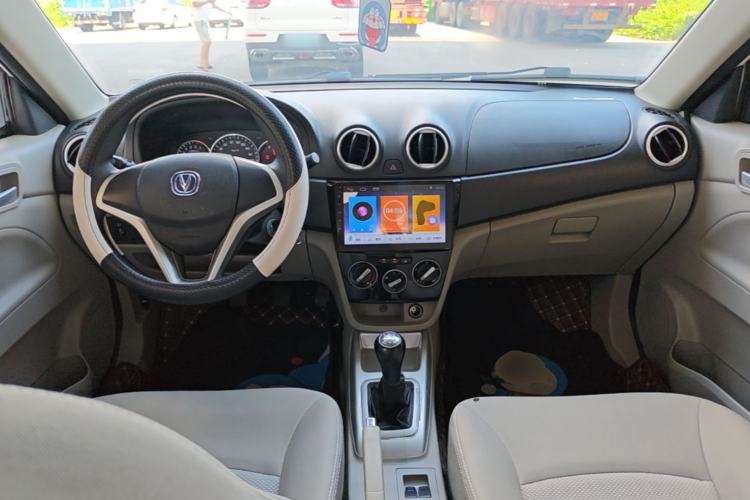 Used CHANGAN Alsvin V3 2015 1.4L Manual Warm-Hearted Model China V Standard Center Console