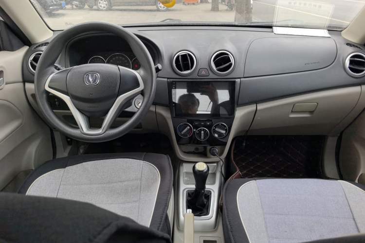 Used CHANGAN Alsvin V3 2015 1.4L Manual Warm-Hearted Model China IV Standard Center Console