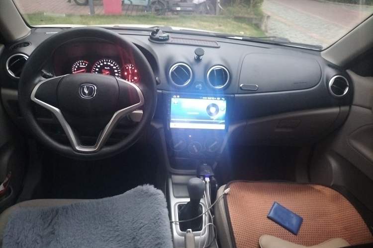 Used CHANGAN Alsvin V3 2015 1.4L Manual Warm-Hearted Model China V Standard Center Console