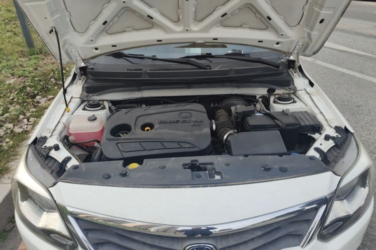 Used CHANGAN Alsvin V3 2015 1.4L Manual Warm-Hearted Model China IV Standard Engine Bay