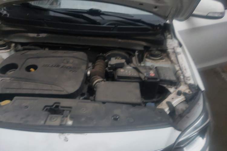 Used CHANGAN Alsvin V3 2015 1.4L Manual Warm-Hearted Model China V Standard Engine Bay Left