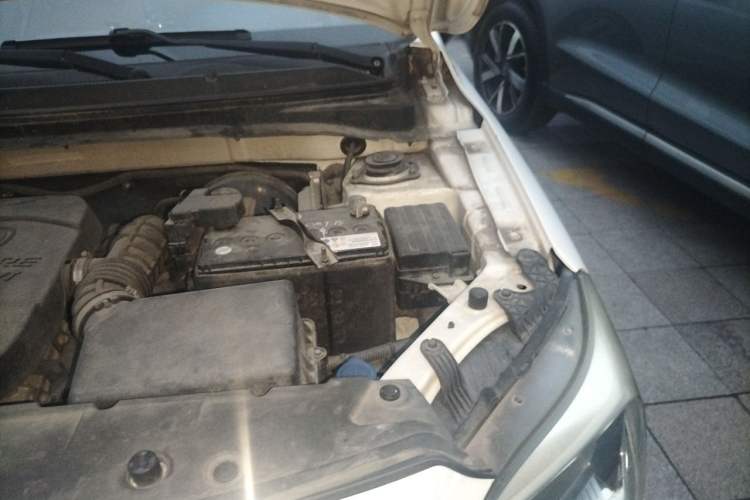 Used CHANGAN Alsvin V3 2015 1.4L Manual Warm-Hearted Model China V Standard Engine Bay Left