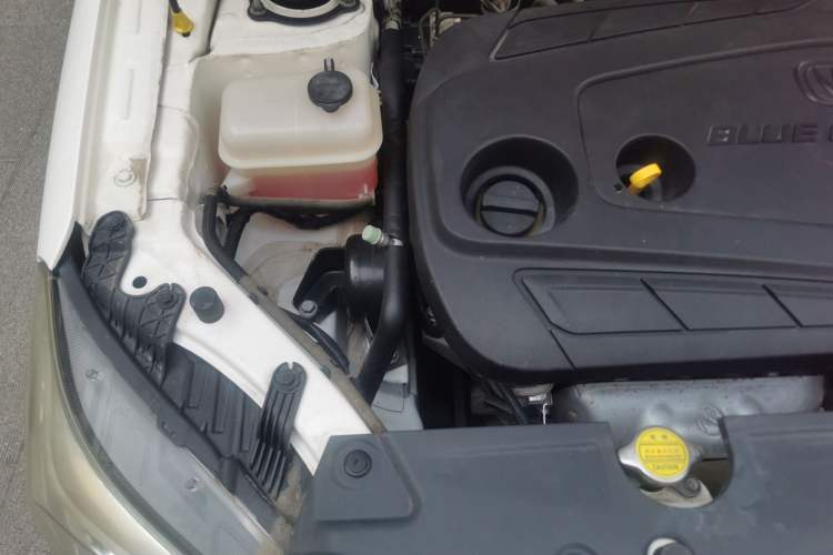Used CHANGAN Alsvin V3 2015 1.4L Manual Warm-Hearted Model China V Standard Engine Bay Right