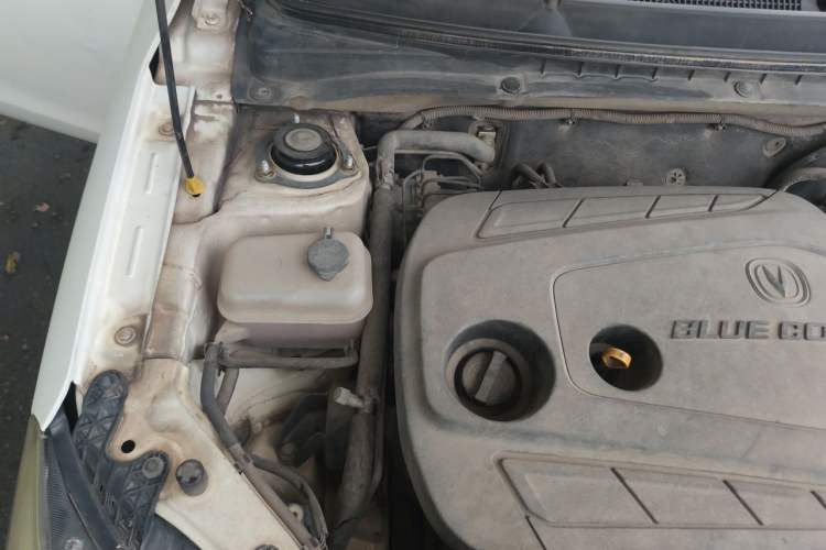 Used CHANGAN Alsvin V3 2015 1.4L Manual Warm-Hearted Model China V Standard Engine Bay Right