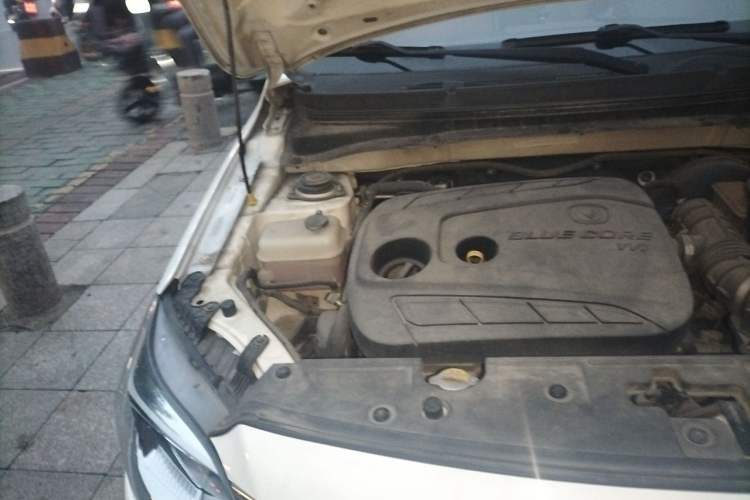 Used CHANGAN Alsvin V3 2015 1.4L Manual Warm-Hearted Model China V Standard Engine Bay Right