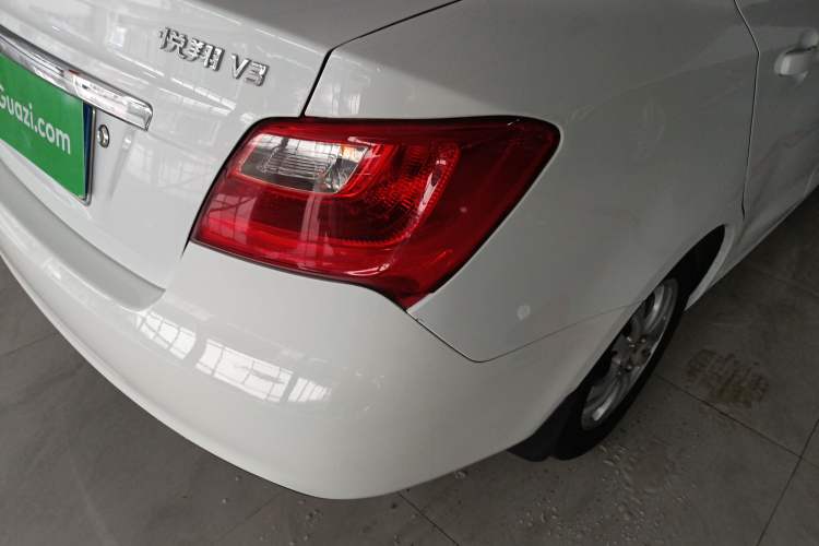Used CHANGAN Alsvin V3 2015 1.4L Manual Meiruan Model China V Standard Exterior 3