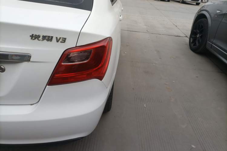 Used CHANGAN Alsvin V3 2015 1.4L Manual Meiruan Model China V Standard Exterior 3