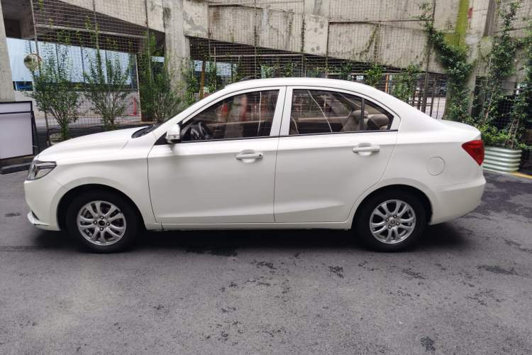 Used CHANGAN Alsvin V3 2015 1.4L Manual Warm-Hearted Model China V Standard Exterior 6