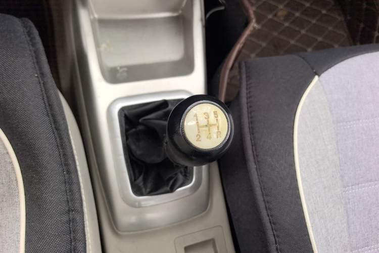 Used CHANGAN Alsvin V3 2015 1.4L Manual Warm-Hearted Model China IV Standard Gear Lever