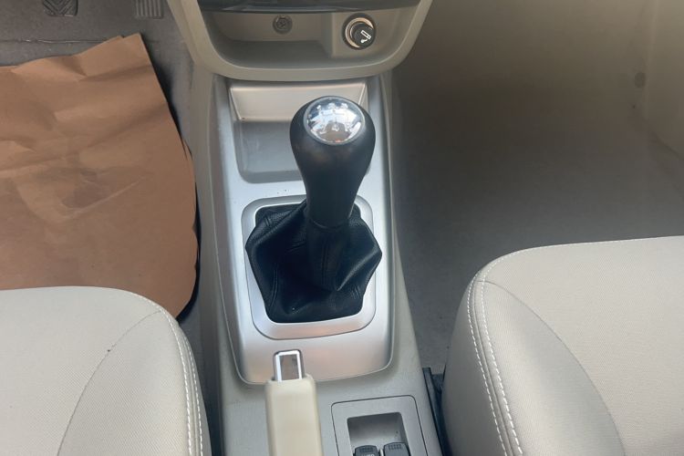Used CHANGAN Alsvin V3 2015 1.4L Manual Warm-Hearted Model China V Standard Gear Lever