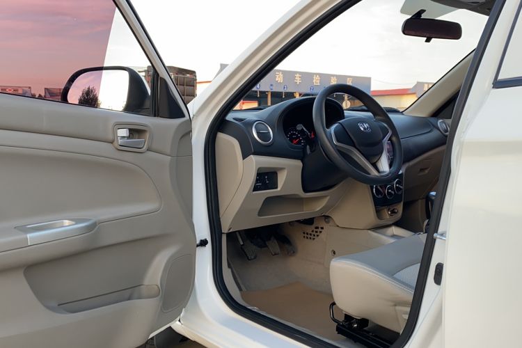Used CHANGAN Alsvin V3 2015 1.4L Manual Meiruan Model China V Standard Interior 2