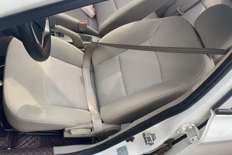 Used CHANGAN Alsvin V3 2015 1.4L Manual Warm-Hearted Model China V Standard Interior 2