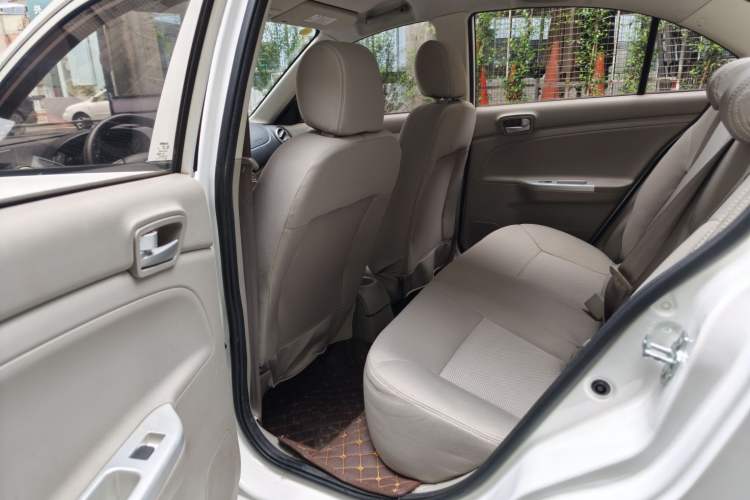 Used CHANGAN Alsvin V3 2015 1.4L Manual Warm-Hearted Model China V Standard Interior 3