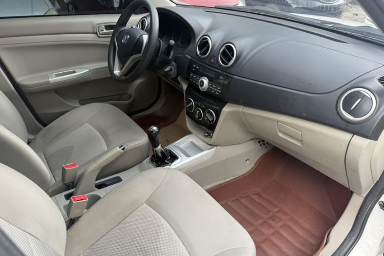 Used CHANGAN Alsvin V3 2015 1.4L Manual Warm-Hearted Model China V Standard Interior 3