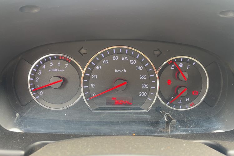 Used CHANGAN Alsvin V3 2015 1.4L Manual Warm-Hearted Model China V Standard Interior 3