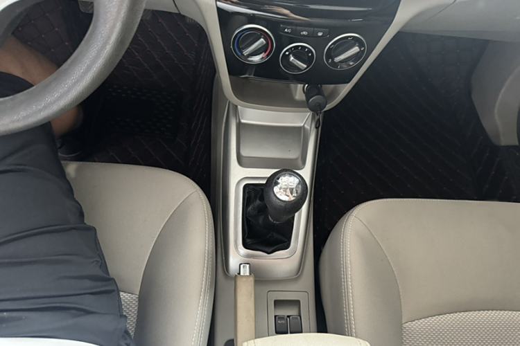 Used CHANGAN Alsvin V3 2015 1.4L Manual Meiruan Model China V Standard Interior 3