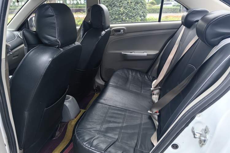 Used CHANGAN Alsvin V3 2015 1.4L Manual Meiruan Model China V Standard Interior 3
