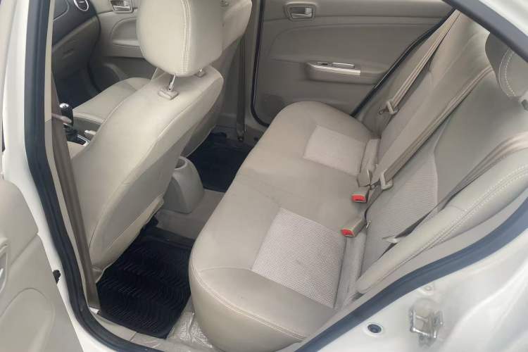 Used CHANGAN Alsvin V3 2015 1.4L Manual Meiruan Model China V Standard Interior 3